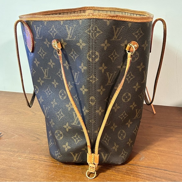 Louis Vuitton Neverfull MM Monogram - Picture 4 of 16
